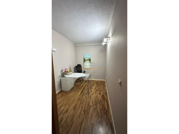 Tirane, shitet apartament 3+1+Ballkon Kati 3, 118 m² 195.000 € 