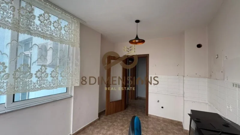 Tirane, jepet me qera zyre , 78 m² 650 € (ish ekspozita)