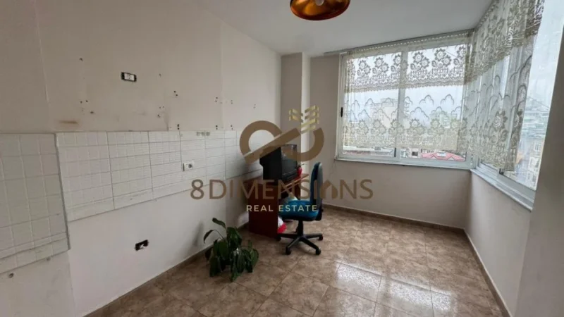 Tirane, jepet me qera zyre , 78 m² 650 € (ish ekspozita)