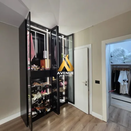 Tirane, shitet apartament 2+1+Ballkon Kati 1, 113 m² 375.000 € (Haxhi kika)