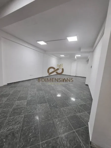Tirane, jepet me qera magazine Kati 0, 220 m² 2.000 € (Pallatet Cabej)