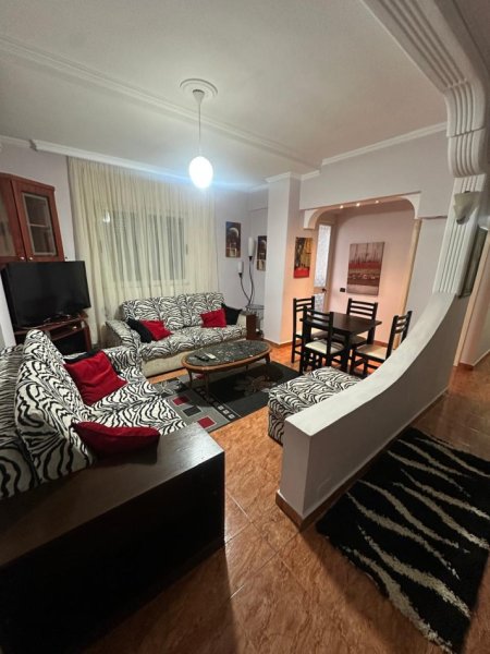 Tirane, jepet me qera apartament 2+1+Ballkon Kati 11, 80 m² 500 € (Rruga Dritan Hoxha)