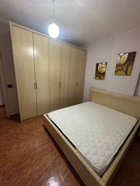 Tirane, jepet me qera apartament 2+1+Ballkon Kati 11, 80 m² 500 € (Rruga Dritan Hoxha)