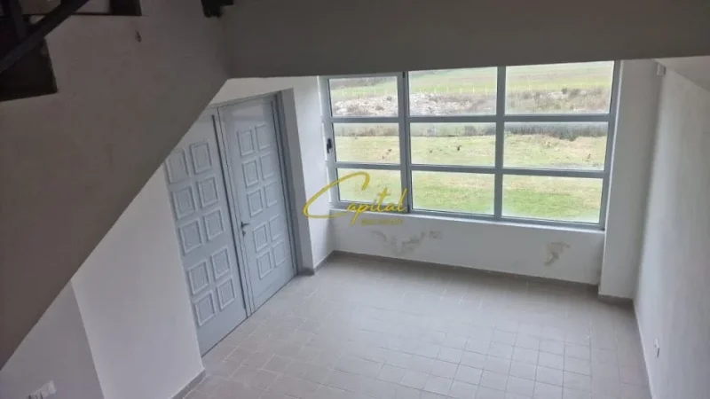 Tirane, jepet me qera magazine Kati 2, 720 m² 2.200 € (PRUSH)