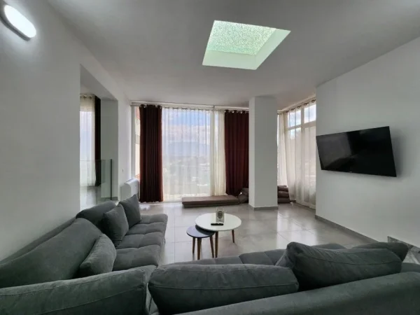 Tirane, jepet me qera Vile 4+1+Ballkon Kati 1, 300 m² 2.000 € (Kodra Diellit)