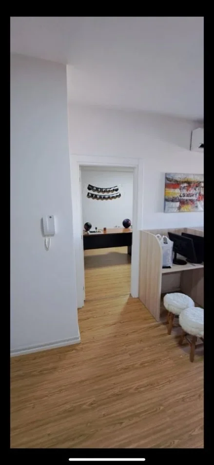 Jepet me Qira Apartament 1+1 bosh tek Rruga Panorama (Kompleksi Grunstein),  550 €uro