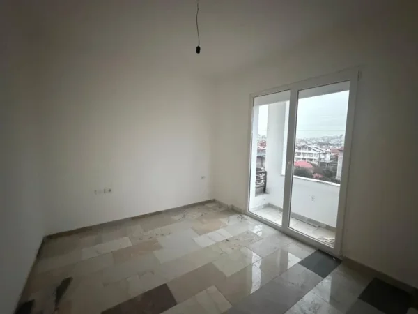 Tirane, shitet apartament 2+1+Ballkon Kati 3, 115 m² 149.000 € (Pallatet e Verdha)
