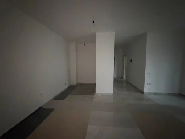 Tirane, shitet apartament 2+1+Ballkon Kati 3, 115 m² 149.000 € (Pallatet e Verdha)