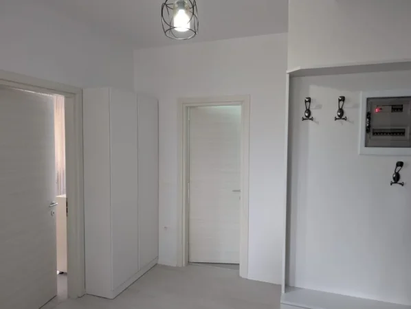 Tirane, jepet me qera apartament 2+1 Kati 2, 100 m² 650 € (RIVER REZIDENCE)