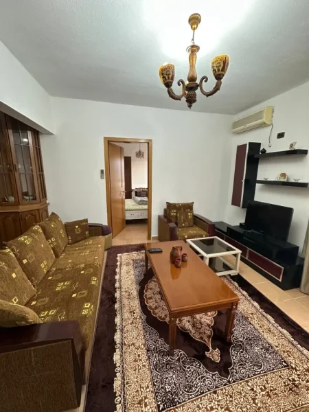 Tirane, jepet me qera apartament 2+1 Kati 8, 