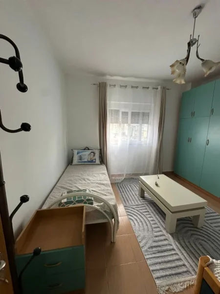 Tirane, jepet me qera apartament 2+1 Kati 8, 