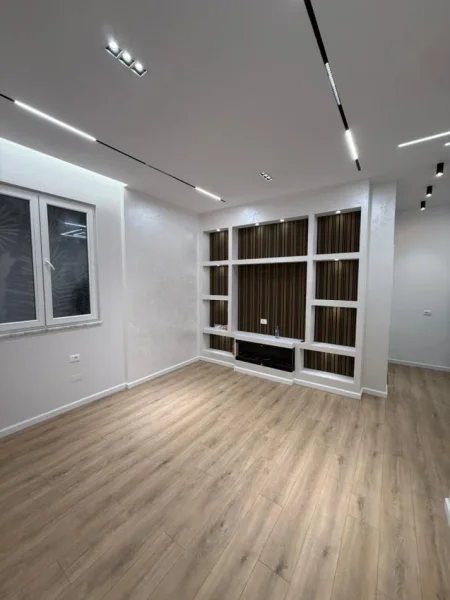 Tirane, shitet apartament 1+1+Aneks+Ballkon Kati 2, 61 m² 95.000 € (astir)