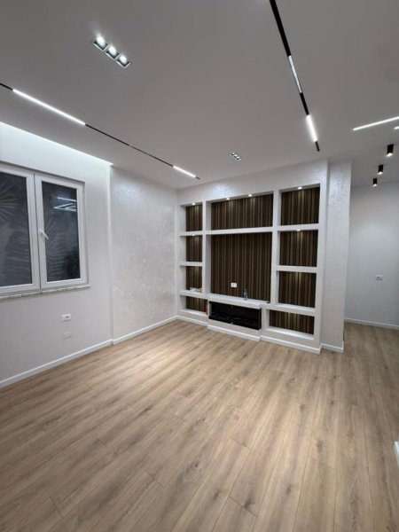 Tirane, shitet apartament 1+1+Aneks+Ballkon Kati 2, 61 m² 95.000 € (astir)