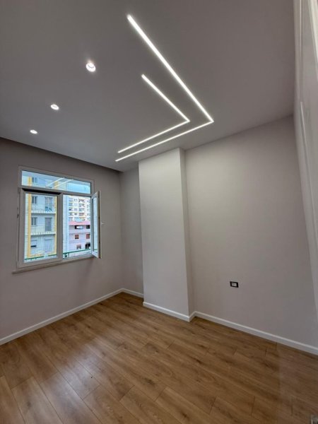Tirane, shitet apartament 1+1+Aneks+Ballkon Kati 2, 61 m² 95.000 € (yzberisht)