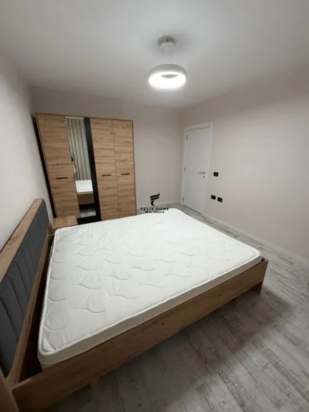 Tirane, jepet me qera apartament 1+1 Kati 2, 57 m² 550 € (BLLOKU AMBASADAVE)