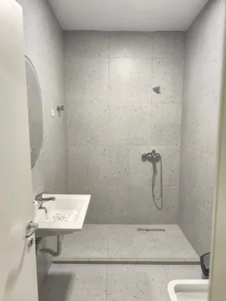 Tirane, jepet me qera apartament 3+1 Kati 1, 110 m² 800 € (Don Bosko)