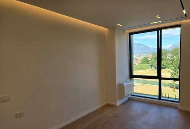 Tirane, jepet me qera apartament 1+1 Kati 1, 77 m² 550 € 