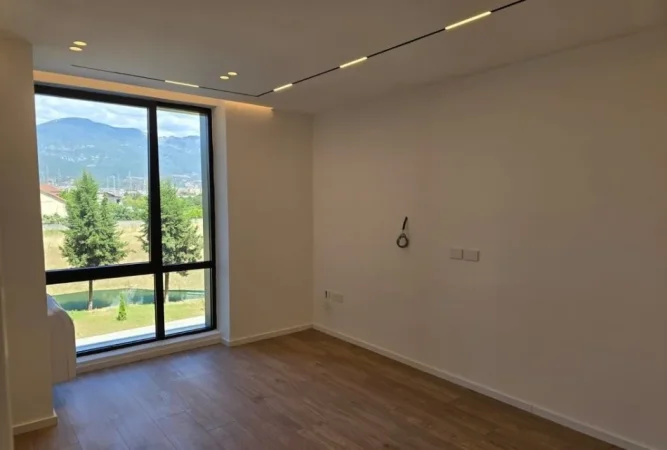 Tirane, jepet me qera apartament 1+1 Kati 1, 77 m² 550 € 