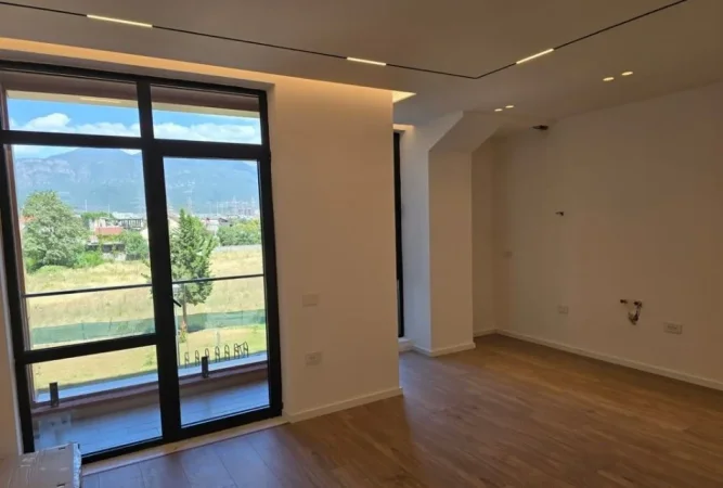 Tirane, jepet me qera apartament 1+1 Kati 1, 77 m² 550 € 