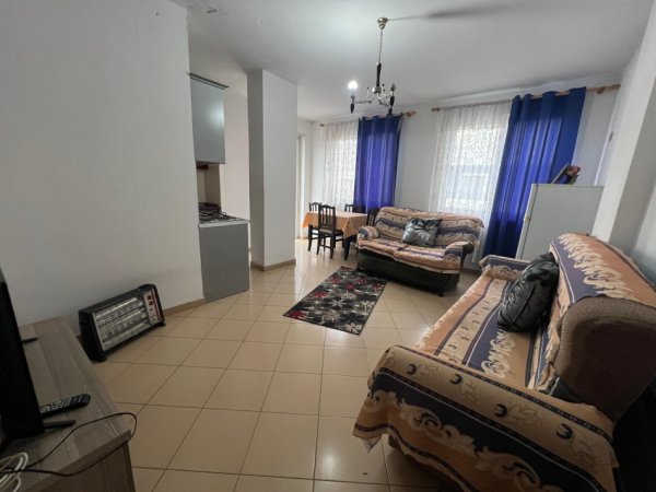 Tirane, jepet me qera apartament 1+1+Ballkon Kati 6, 60 m² 350 € (Pallatet Cabej)