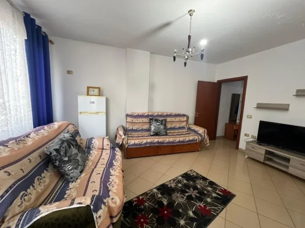 Tirane, jepet me qera apartament 1+1+Ballkon Kati 6, 60 m² 350 € (Pallatet Cabej)