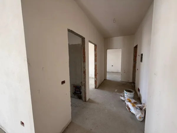 Tirane, shitet apartament 2+1 Kati 5, 89 m² 120.000 € (Astir)