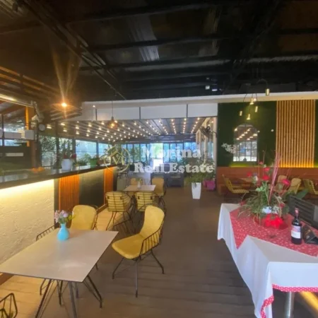 Tirane, jepet me qera ambjent biznesi Kati 1, 4.000 m² 5.000 € (Paskuqan)