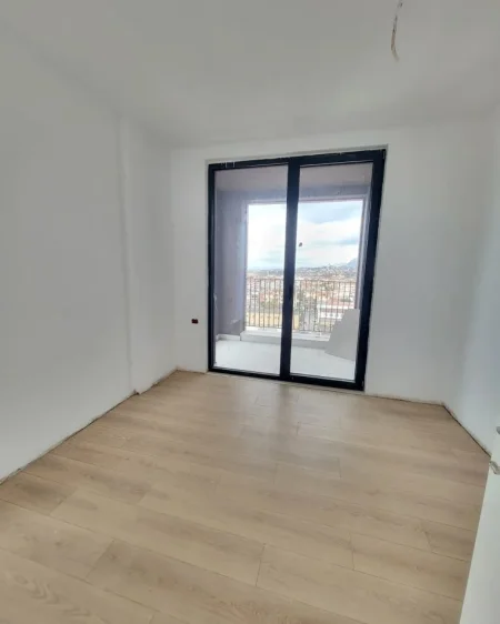 Tirane, shitet apartament 1+1+Ballkon Kati 3, 60 m² 122.000 € (Liqeni THate)
