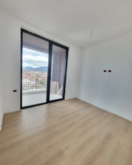 Tirane, shitet apartament 1+1+Ballkon Kati 3, 60 m² 122.000 € (Liqeni THate)