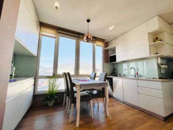 Tirane, shes apartament 3+1 190 m² 255.000 Euro (Rruga e Barrikadave)