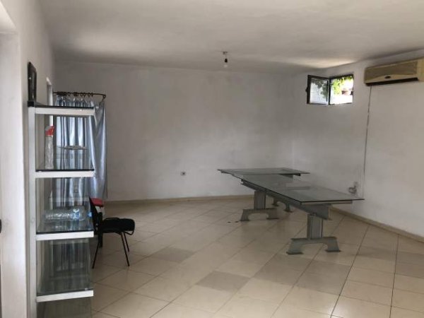 Tirane, jepet me qera ambjent biznesi Kati 0, 42 m² 20.000 Leke (Rruga Palma, rrethrrotullimi i treshit)