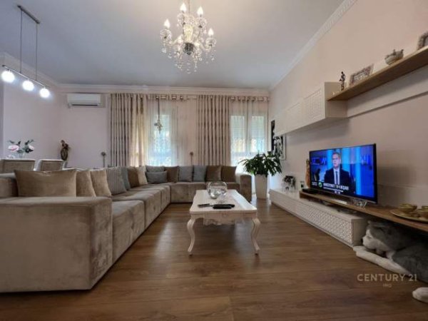 Tirane, shitet apartament 3+1 Kati 3, 123 m² 250.000 Euro (Kopeshti Zoologjik)
