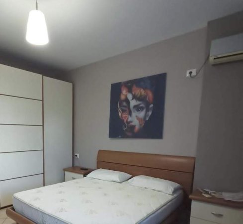 Tirane, jepet me qera apartament 2+1 101 m² 500 Euro (Gjykata e Krimeve)