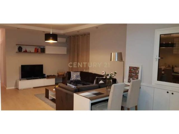 Tirane, jepet me qera apartament 2+1 Kati 3, 100 m² 650 Euro (Kopeshti Botanik)