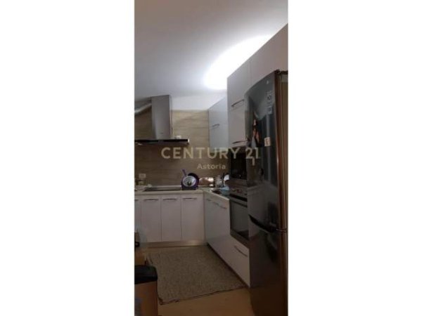 Tirane, jepet me qera apartament 2+1 Kati 3, 100 m² 650 Euro (Kopeshti Botanik)