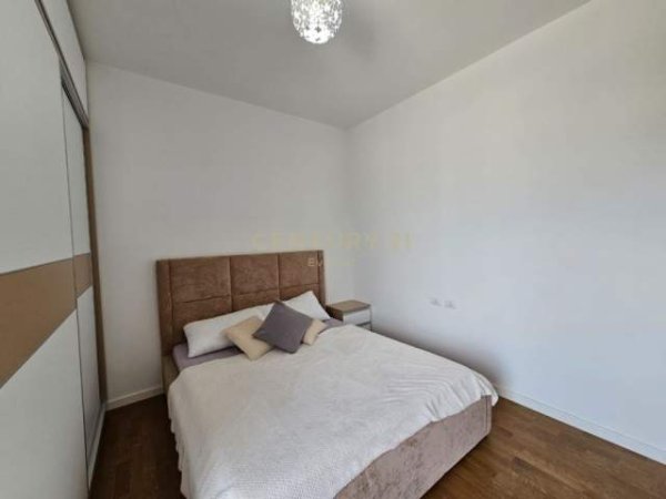 Tirane, jepet me qera apartament 2+1 Kati 5, 118 m² 900 Euro (Kopeshti Botanik)