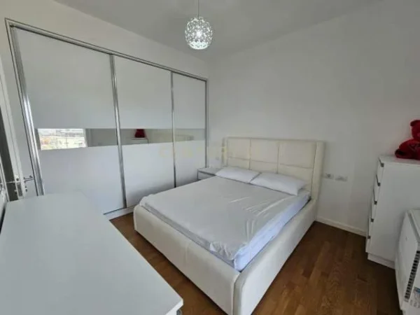 Tirane, jepet me qera apartament 2+1 Kati 5, 118 m² 900 Euro (Kopeshti Botanik)