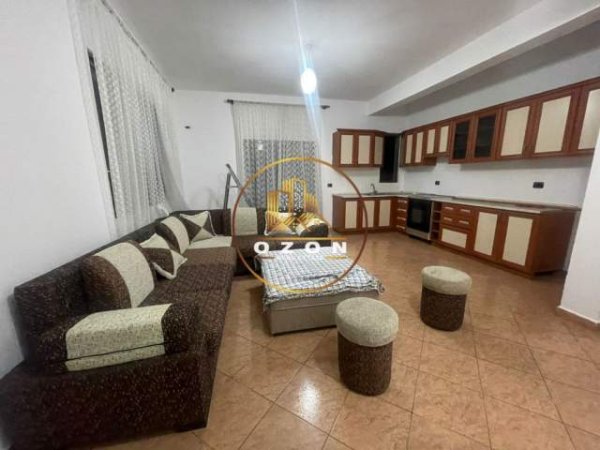 Tirane, jepet me qera apartament 1+1+A+BLK Kati 2, 65 m² 230 Euro (KOMBINAT)