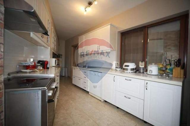 Tirane, jepet me qera apartament 2+1+BLK Kati 3, 86 m² 650 Euro (Pazari i Ri)
