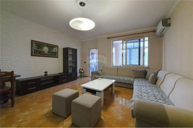 Tirane, jepet me qera apartament 1+1+BLK Kati 7, 73 m² 450 Euro (Rr. Sali Butka)