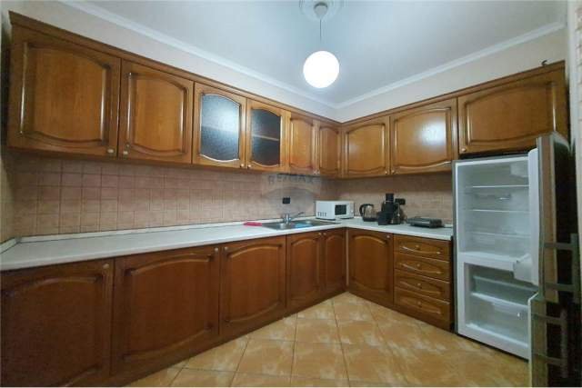 Tirane, jepet me qera apartament 1+1+BLK Kati 7, 73 m² 450 Euro (Rr. Sali Butka)