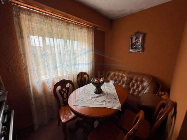 Korce, shitet apartament 2+1+BLK Kati 3, 105 m² 56.000 Euro (Lagjia 10, Korçë)