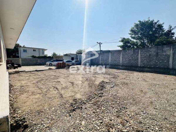 Shkoder, jepet me qera ambjent biznesi Kati 1, 1.800 m² 1.000 Euro (Unaza Perendimore)