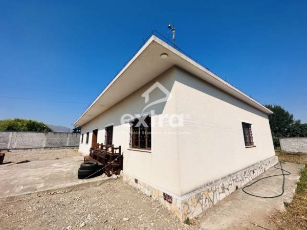 Shkoder, jepet me qera ambjent biznesi Kati 1, 1.800 m² 1.000 Euro (Unaza Perendimore)