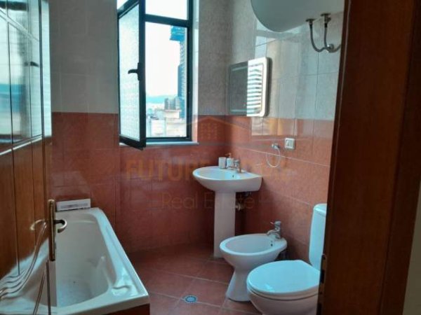 Tirane, jepet me qera apartament 2+1+BLK Kati 7, 106 m² 750 Euro (Bulevardi Zogu I Pare)