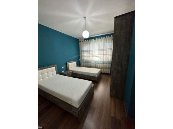 Tirane, jepet me qera apartament 2+1 Kati 2, 102 m² 700 Euro