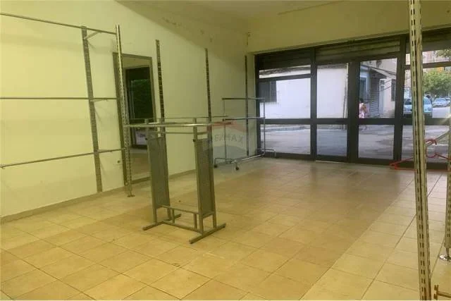 Tirane, jepet me qera dyqan Kati 0, 70 m² 700 Euro (Vasil Shanto)
