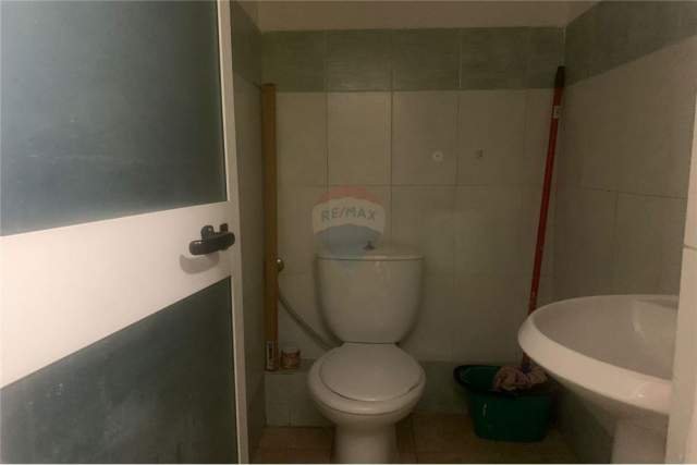 Tirane, jepet me qera dyqan Kati 0, 70 m² 700 Euro (Vasil Shanto)