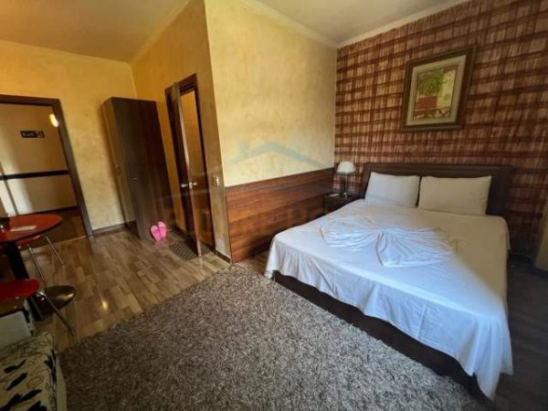 Korce, shitet hotel Kati 0, 4.000 m² 1.100.000 Euro (Km 6 Korçë -Bilisht.)