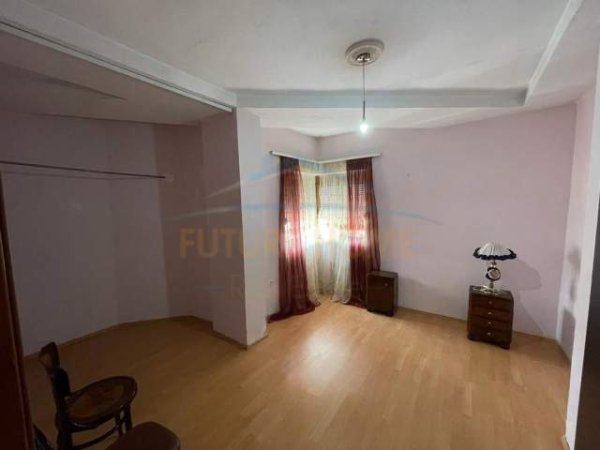 Korce, shitet apartament 1+1+BLK Kati 5, 90 m² 41.000 Euro (ish-Bashkia, Korçë)
